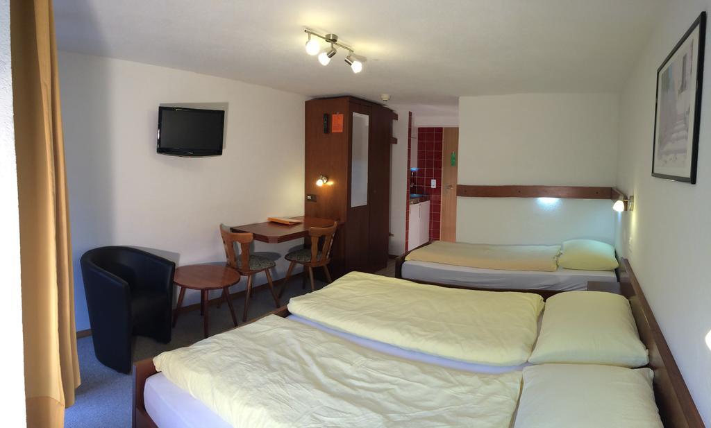 Hotel Zum See Grachen Phòng bức ảnh